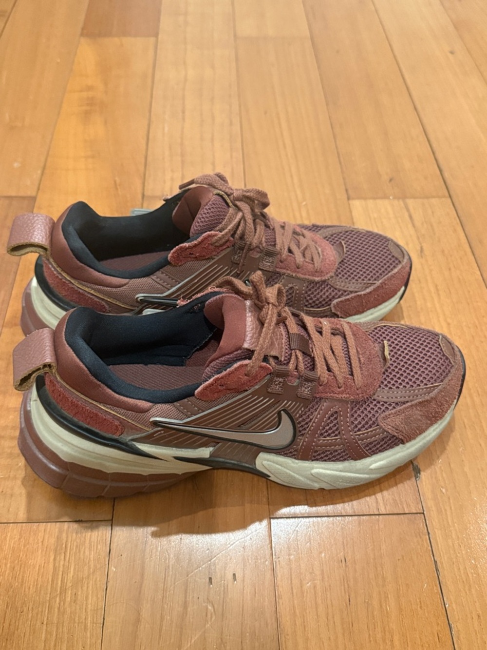 Nike V2K Run burgundy Mesh & Suede Trainer Sneakers 7